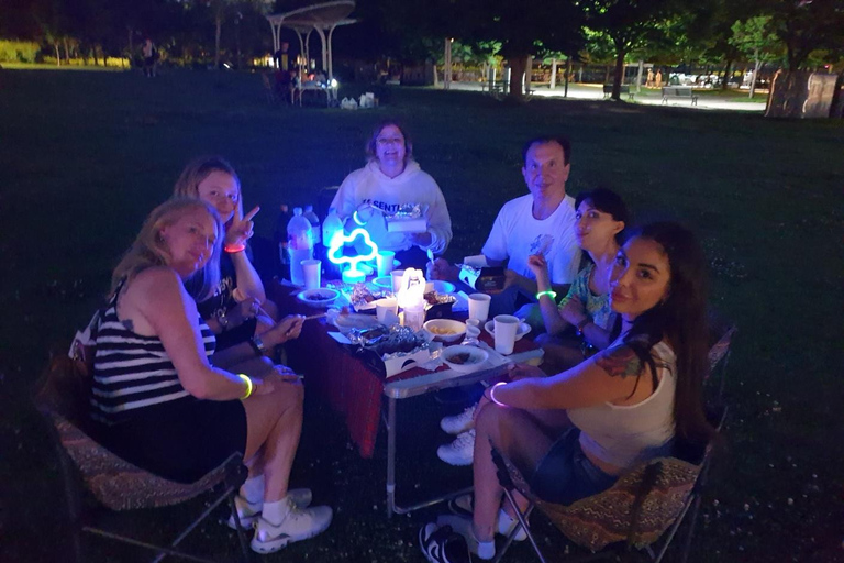 Séoul : Croisière nocturne guidée sur le fleuve Han avec collations et boissonsSéoul : Croisière nocturne guidée sur le fleuve Han et pique-nique dans le parc Hangang