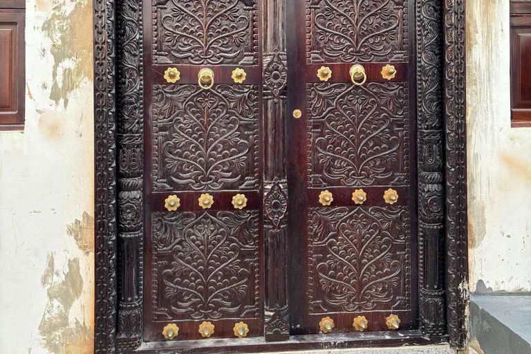 Stone Town Historical Walking Tour & Freddie Mercury Visit Stone Town Walking Tour with Local Guide