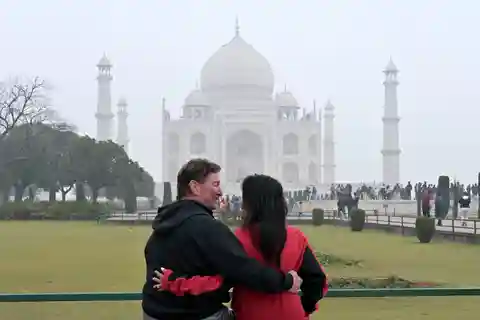 From Jaipur: Taj Mahal Sunrise and Agra Fort Private Trip