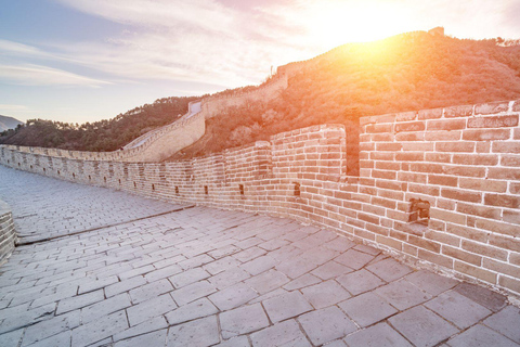 Pekín: Ticket de entrada nocturna a la Gran Muralla de Badaling（con espectáculo）