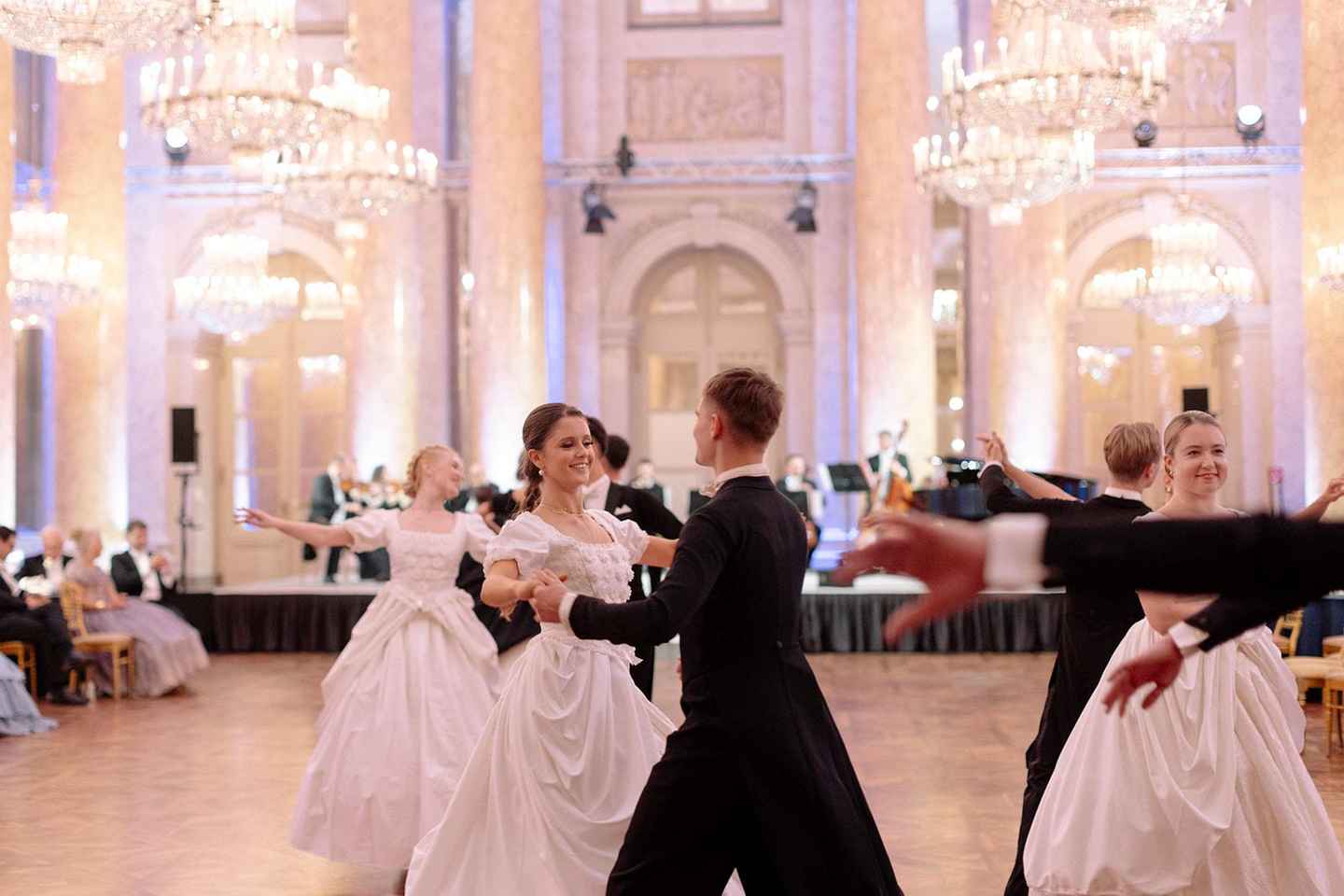 Viena: Preparación para el Baile Clásico y Taller de Vals