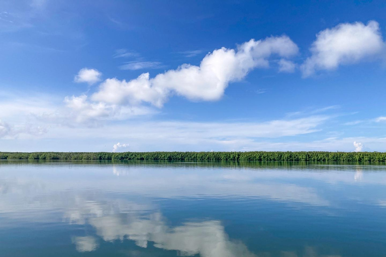 Khao Lak: Na Yak Island Canoeing and Snorkeling Tour