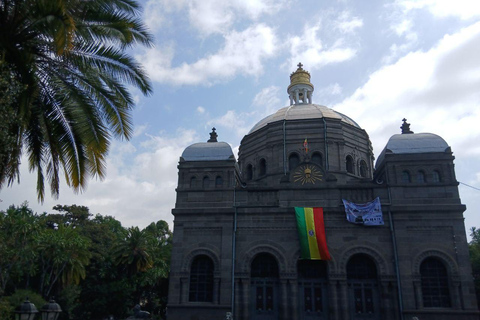 Addis Ababa: Guided City Highlights Tour in English & French