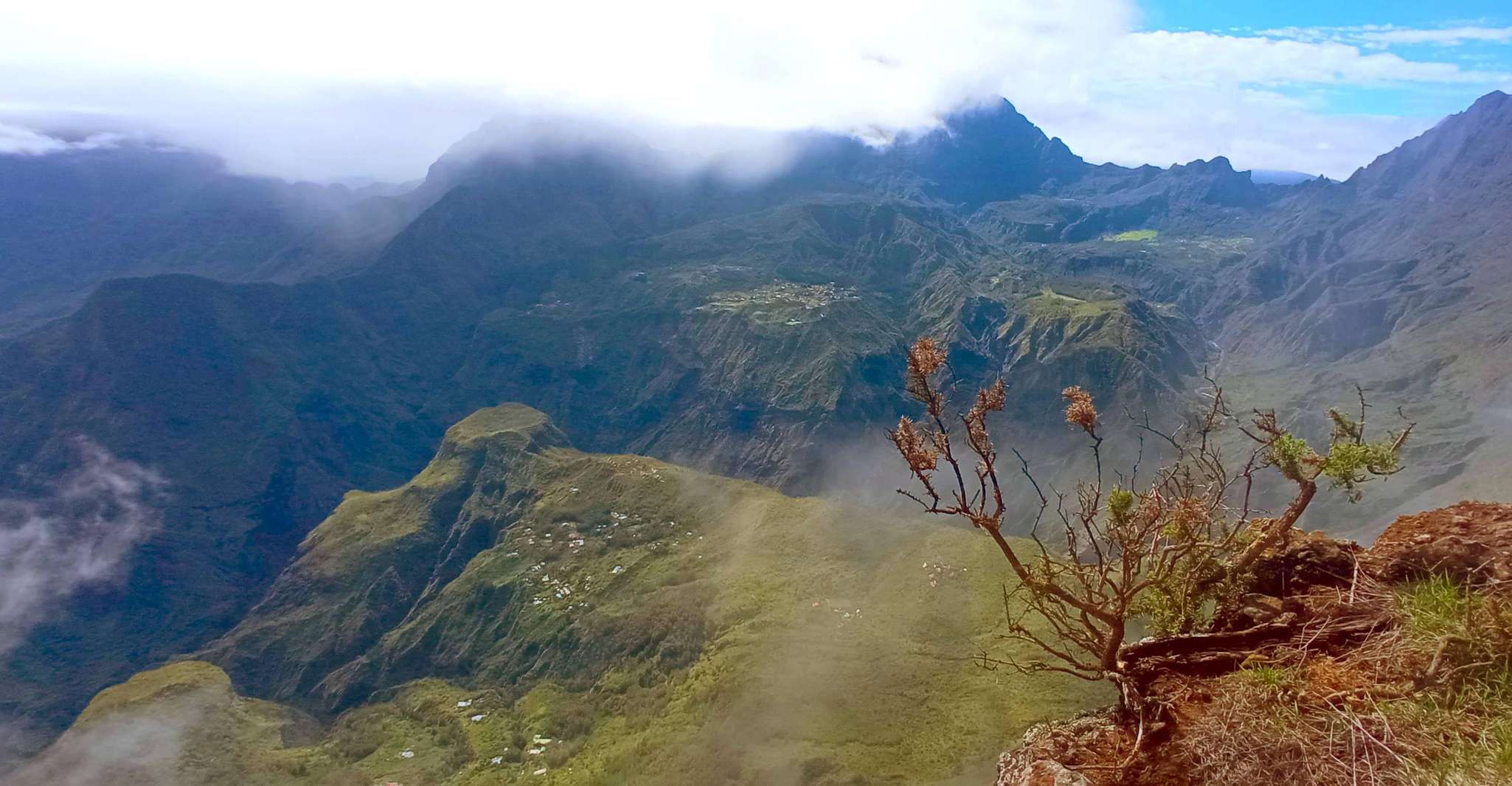 Tour d'une demi-journée maïdo avec vue sur le mafate dans l'île de la Réunion - Housity