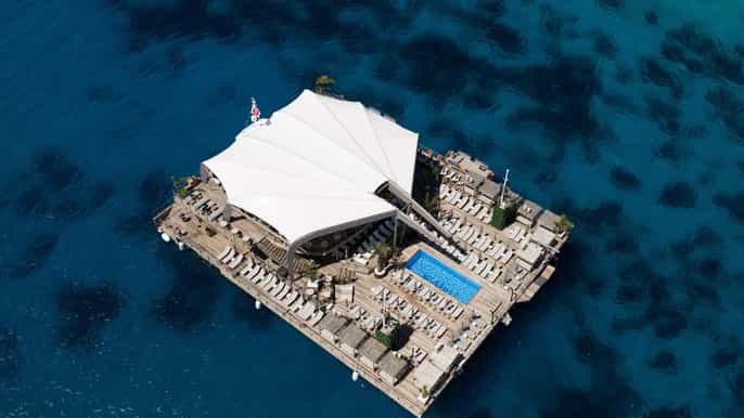 Mellieha: Auszeit auf dem schwimmenden Lido mit optionalem privatem Transfer