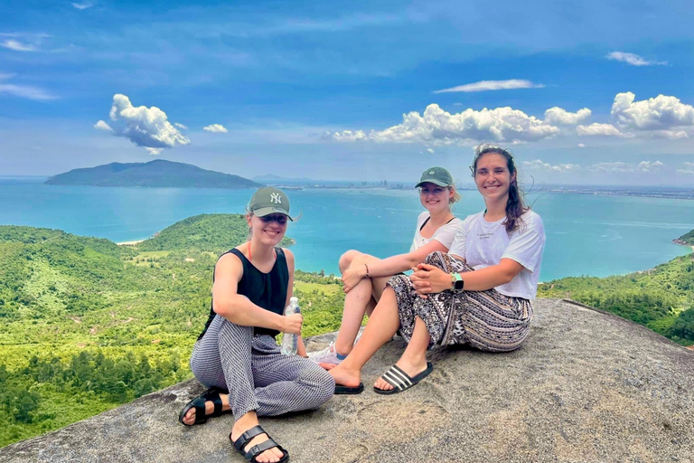 Da Hoi An: trasferimento guidato in autobus a Hue attraverso il passo di Hai VanDa Hoi An: autobus guidato per Hue passando per il Passo di Hai Van