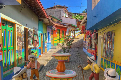 Tour di un giorno intero a Guatapé Piedra del Peñol da Medellin