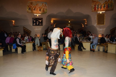 Kappadokien: 3 Stunden türkische Nachtshow mit Abendessen