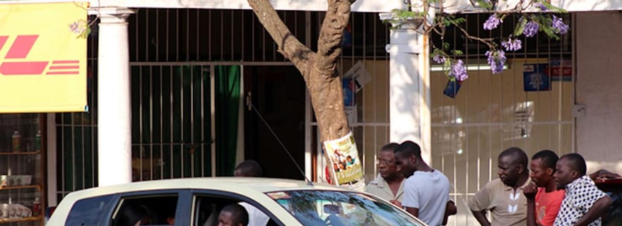 De l'aéroport de Harare à la ville