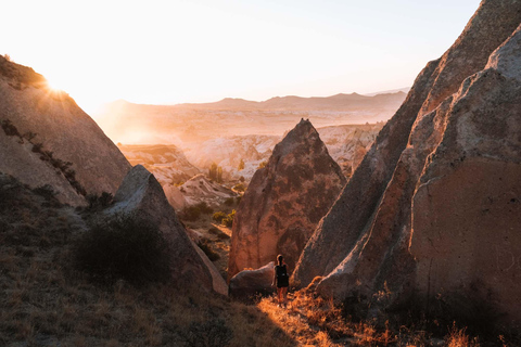 Cappadocia: Tour a piedi della Valle delle Rose e della Valle RossaCappadocia: Tour escursionistico della Valle delle Rose