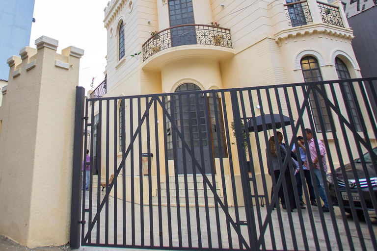 São Paulo: Haunted Center Walking Tour (Guide + Photo Shoot)
