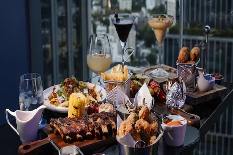 Bangkok: The Vue Bar Rooftop at Mercure Bangkok Sukhumvit 24