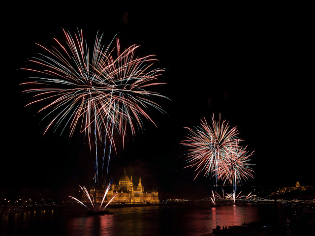 Budapest: August 20th Fireworks Cruise with Snacks &amp; Drinks