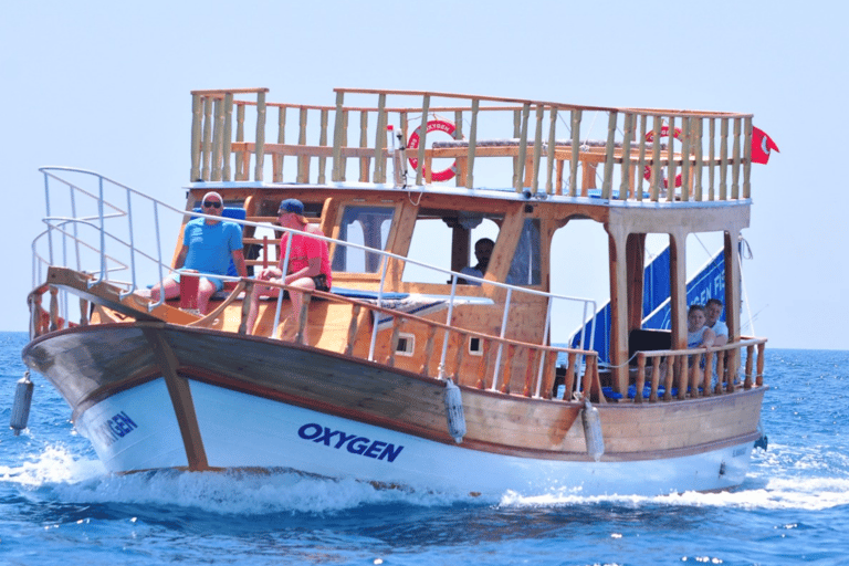 Halvdagsutflykt med havsfiske från AlanyaTransfer från västra Alanya