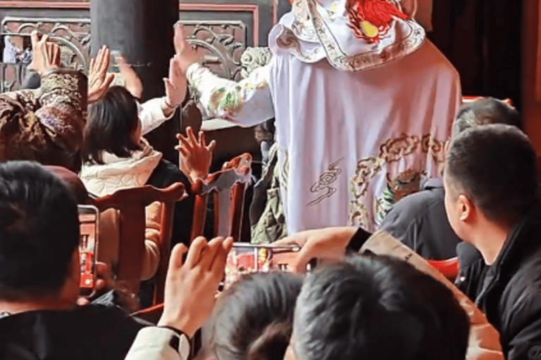 Chongqing: All-Inclusive Pass to Huguang Guild Hall, Zui Bayu Show, and Tea