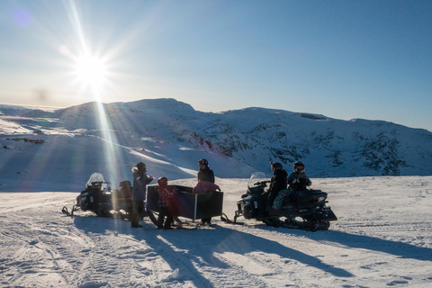 Abisko: Wyprawa na skuterach śnieżnych z przekąską i gorącym napojem