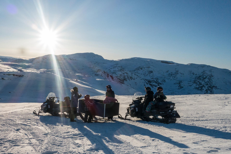 Abisko: Expedition med snöskoter och släde med mellanmål och varm dryck