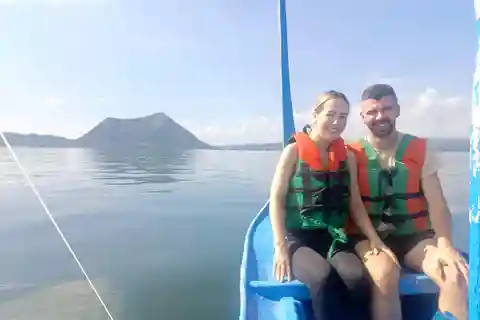 Tagaytay: Taal Lake Cruise & Tagaytay Day Tour from Manila