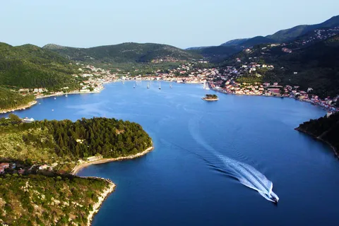 Ithaca Island Tour with Bus & Cruise with Swim Stops