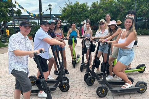 Nassau: wycieczka z przewodnikiem po mieście przez skuter
