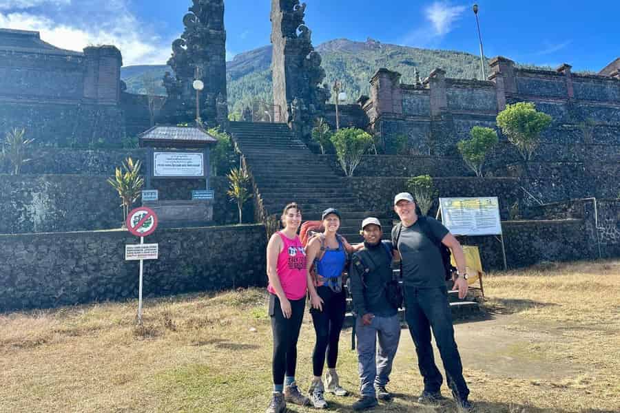 Bali: Sonnenaufgangstour zum Mount Agung – Abenteuer auf dem höchsten Gipfel 3142 m. Foto: GetYourGuide Bali: Sonnenaufgangstour zum Mount Agung – Abenteuer auf dem höchsten Gipfel 3142 m. Foto: GetYourGuide