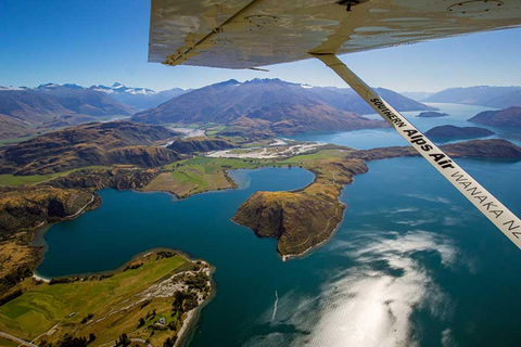 Wanaka: Vuelo y crucero panorámico en barco por Milford Sound