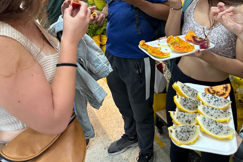 Fruits exotiques : dégustation au marché localTOURNÉE DES FRUITS ANGLAIS