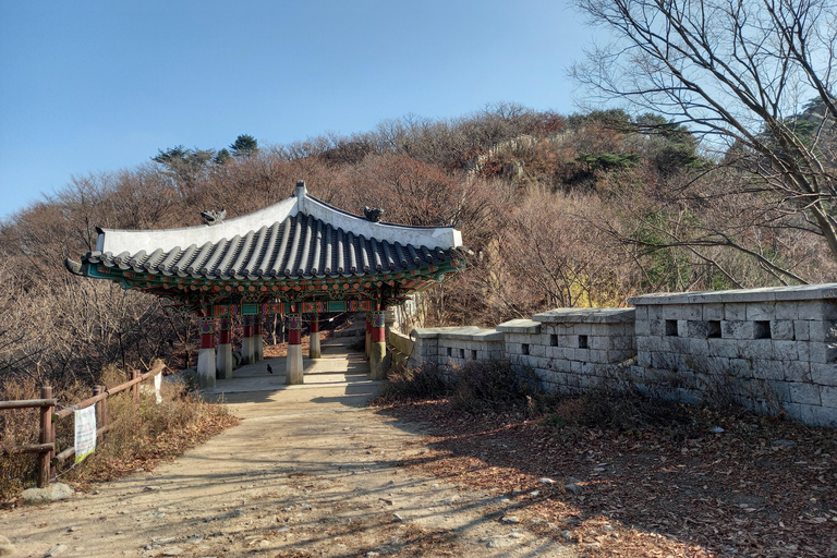 Bukhansan mountain hiking tour - 6 hours