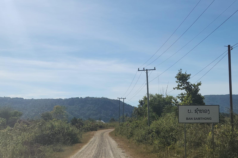 Z Phonsavan: Plain of Jars i Long Cheng Tour