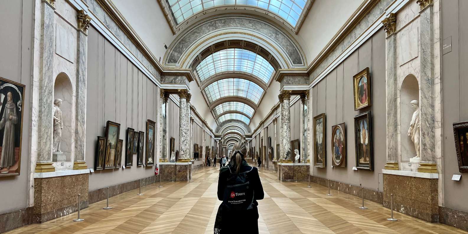 Paris: Private Full-Day VIP Tour with Louvre & River Cruise