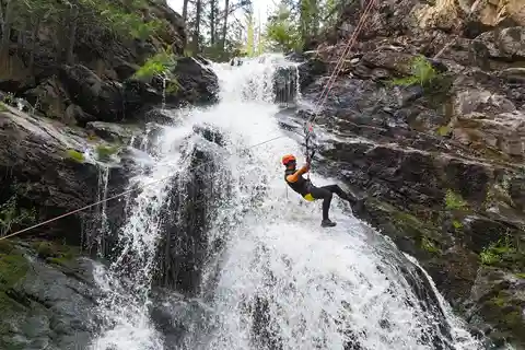 Kelowna: Canyoning Adventure with Waterslide and Rappelling