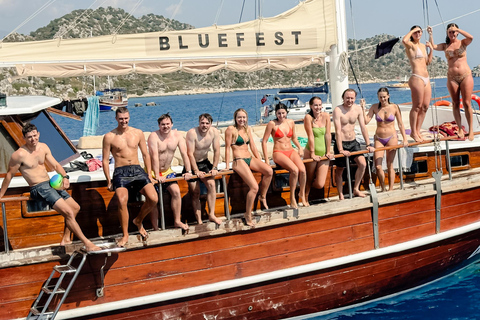 Żegluj po Turcji: 18-39 rejs z Fethiye do Olympos Blue CruiseŻegluj po Turcji: Rejs z Fethiye do Olympos dla młodych dorosłych w wieku 18-39 lat