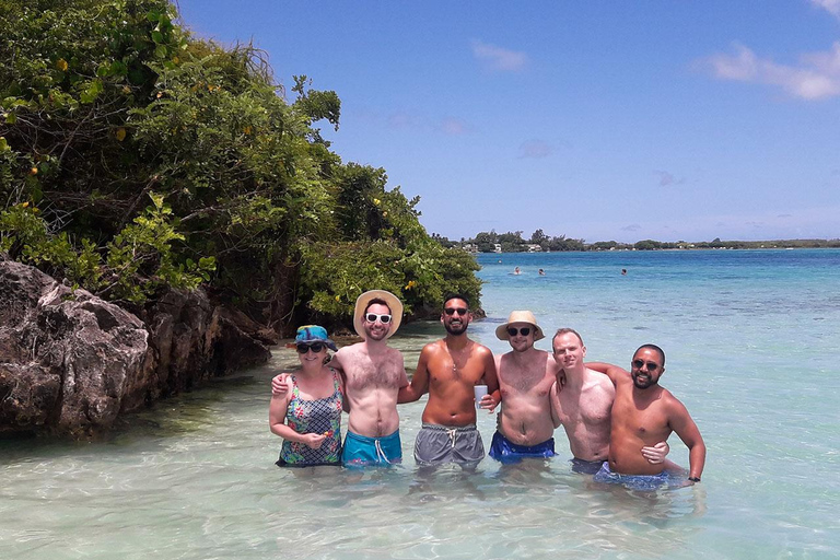 Ile aux Cerfs Speedboat Trip with Pickup and BBQ Lunch