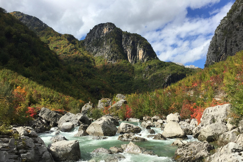 Upplev de albanska alpernas prakt under en 3-dagars rundtur