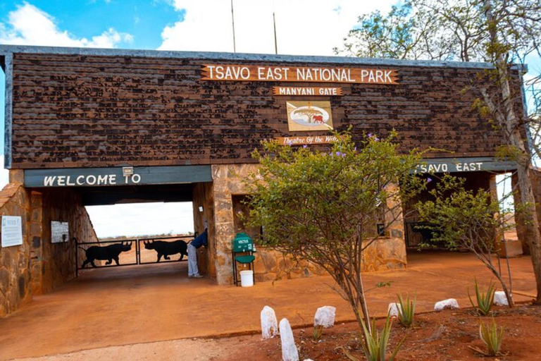 Mombasa/Diani: 3 Days Private Tsavo East & West Safari