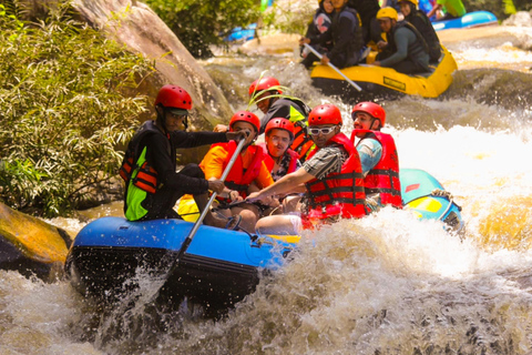 Phuket/Phang Nga: Excursión en quad, tirolina, rafting y cascada