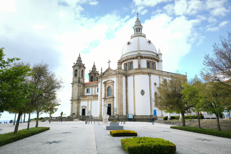 Braga & Guimarães Tour: Small Historical Group Tour