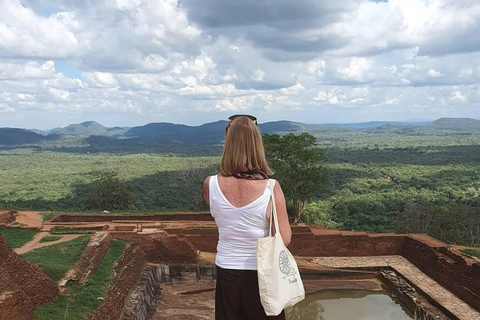 From Colombo: Dambulla, Sigiriya, and Jeep Safari Day Trip