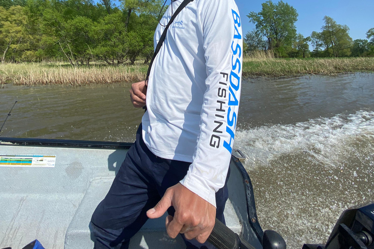 Saint Lawrence rivier: Avontuurlijk vissen op een motorbootAvontuur op een comfortabele ponton voor 10 personen