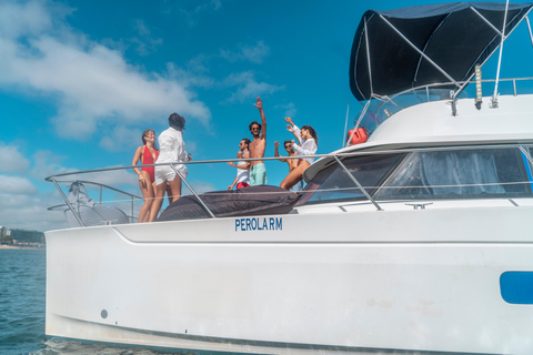 Lisbona: tour privato di 6 ore in catamarano con nuoto