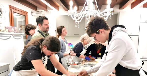 Venice: Home Cooking Experience with Unlimited Wine