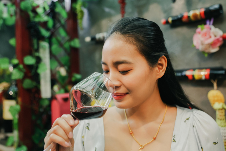 Visite d&#039;une demi-journée des cheminées de fées de Cappadoce avec dégustation de vinCappadoce : vignoble et dégustation de vins parmi les cheminées de fées