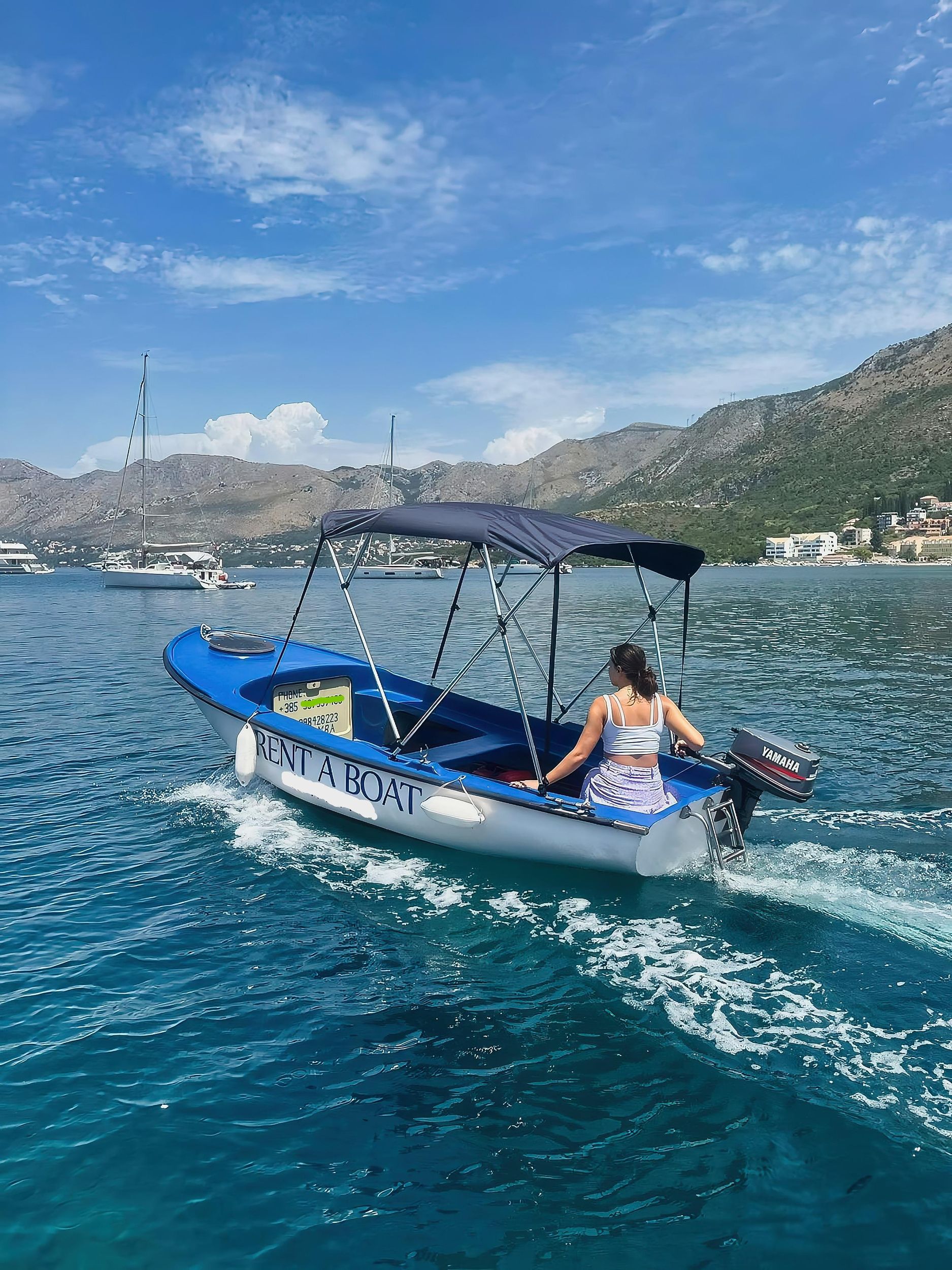 Cavtat: Ganztägiges Mietboot mit Treibstoff und Parkplatz