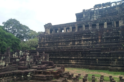 Sunrise at Angkor Wat with a sharing group