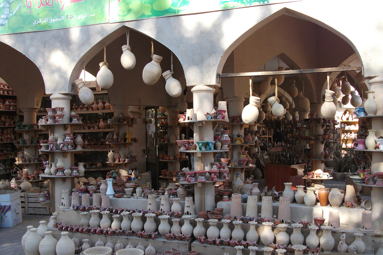 Desde Mascate: Día completo en el Zoco de Nizwa, el Fuerte de Nizwa y Jabel Akhdar