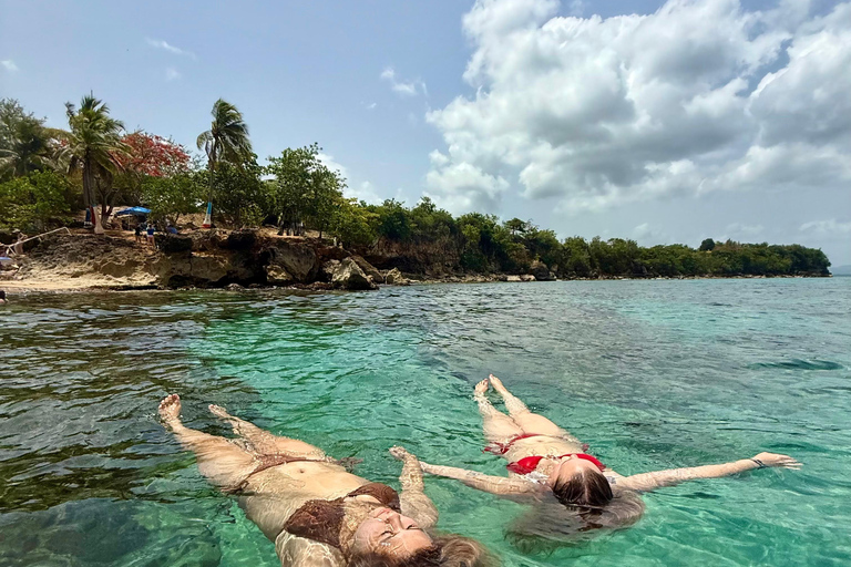 Puerto Rico: Cueva del Indio, Waterfalls, & Beach Tour