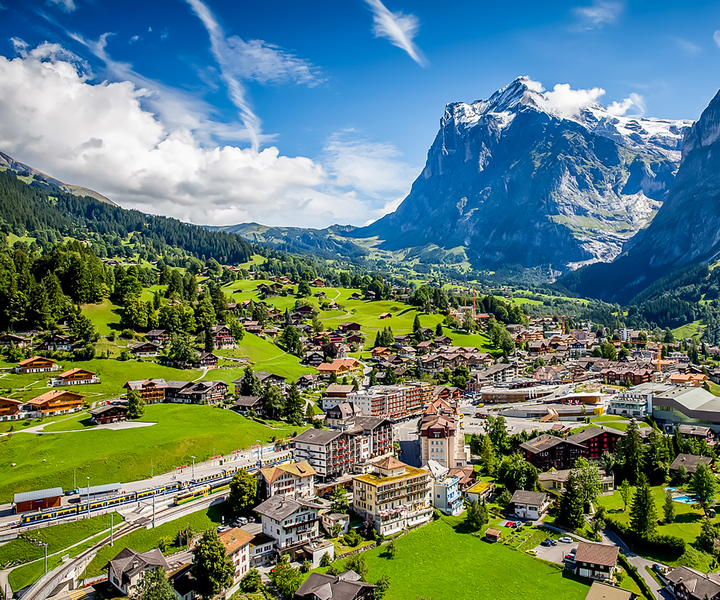From Zurich: Day Trip to Grindelwald & Interlaken
