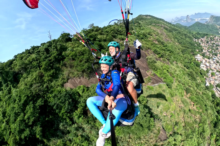 Rio de Janeiro: Paragliding in Niterói with experienced instructors