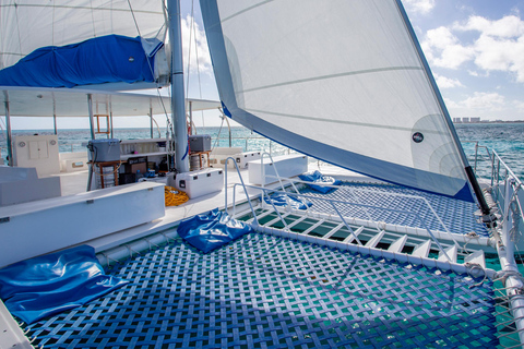 Riviera Maya:Catamaran to Isla Mujeres with lunch & open bar