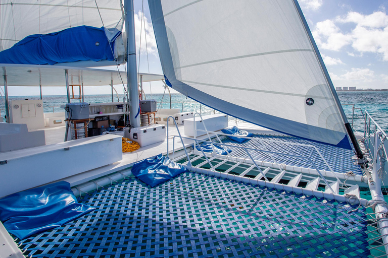 Riviera Maya:Catamaran to Isla Mujeres with lunch & open bar